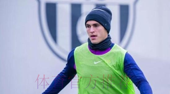 每体：巴萨B队中卫科尔特斯表现优异，他正等着弗里克的征召